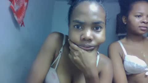 Snapshot of tsaralaza chatting on 10-12-25, 10:14 tsaralaza online show from 10-12-25, 10:14