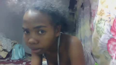 Snapshot of tsaralaza chatting on 10-15-25, 08:58 tsaralaza online show from 10-15-25, 08:58