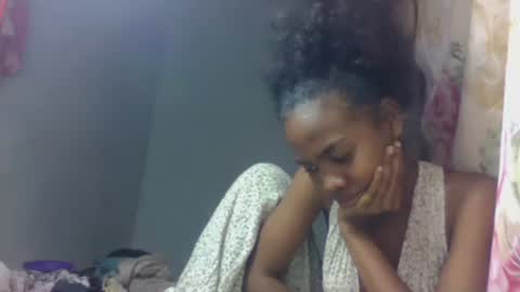 Snapshot of tsaralaza chatting on 10-16-25, 12:17 tsaralaza online show from 10-16-25, 12:17