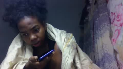 Snapshot of tsaralaza chatting on 10-17-25, 03:31 tsaralaza online show from 10-17-25, 03:31