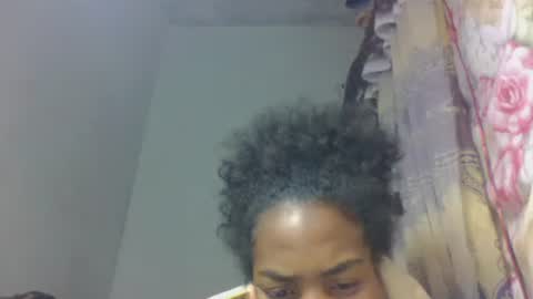 Snapshot of tsaralaza chatting on 10-18-25, 04:04 tsaralaza online show from 10-18-25, 04:04