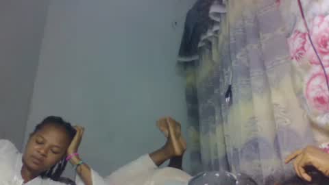 Snapshot of tsaralaza chatting on 10-18-25, 06:19 tsaralaza online show from 10-18-25, 06:19