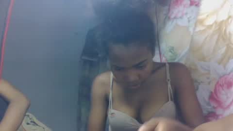 Snapshot of tsaralaza chatting on 10-22-25, 07:08 tsaralaza online show from 10-22-25, 07:08