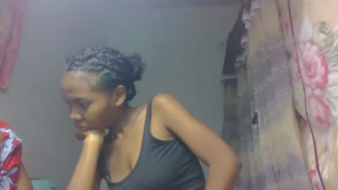 Snapshot of tsaralaza chatting on 10-22-25, 07:13 tsaralaza online show from 10-22-25, 07:13