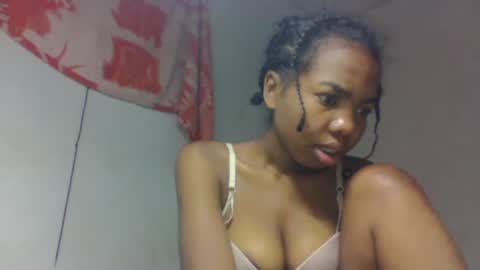 Snapshot of tsaralaza chatting on 10-26-25, 05:35 tsaralaza online show from 10-26-25, 05:35