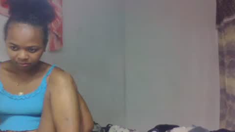 Snapshot of tsaralaza chatting on 10-29-25, 12:24 tsaralaza online show from 10-29-25, 12:24