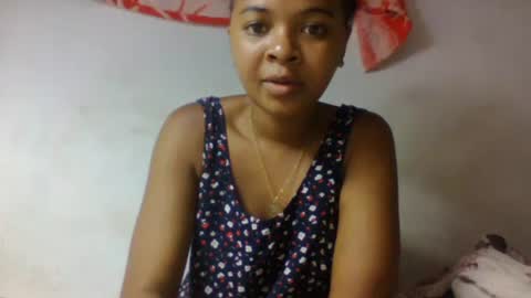 Snapshot of tsaralaza chatting on 11-01-25, 02:19 tsaralaza online show from 11-01-25, 02:19