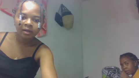 Snapshot of tsaralaza chatting on 11-10-25, 09:25 tsaralaza online show from 11-10-25, 09:25