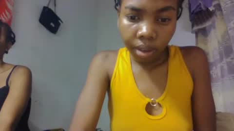 Snapshot of tsaralaza chatting on 11-11-25, 09:31 tsaralaza online show from 11-11-25, 09:31