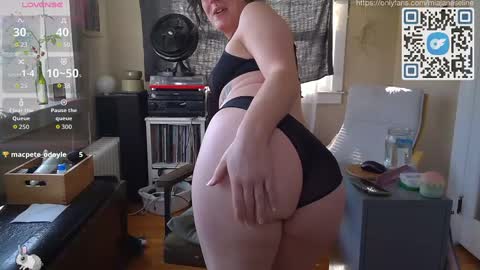 Snapshot of tsbunnyhun chatting on 11-08-25, 04:07 Mia-Jane Seline online show from 11-08-25, 04:07