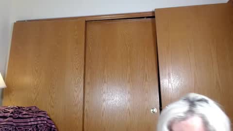 Sabrina Ravndahl online show from 12-19-25, 08:16