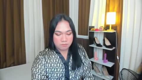 Karen Oquio online show from 09-24-25, 04:43