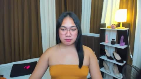 Karen Oquio online show from 10-11-25, 05:39