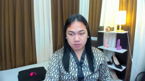 Karen Oquio online show from 10-17-25, 04:20