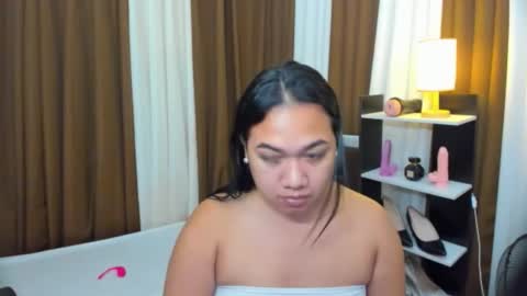 Karen Oquio online show from 10-26-25, 08:26