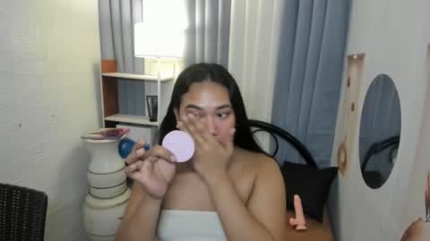 Karen Oquio online show from 11-25-25, 05:40