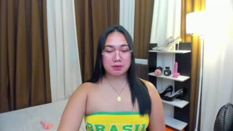 Karen Oquio online show from 12-19-25, 06:48