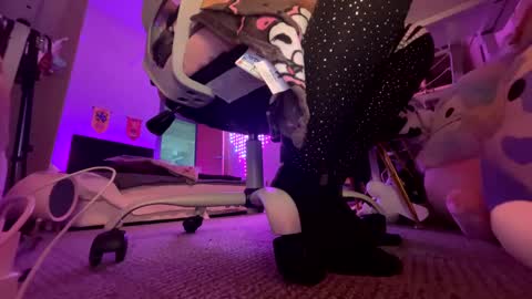 Snapshot of tsunderenextdoor chatting on 01-23-25, 07:51 MOCHI NEXT DOOR online show from 01-23-25, 07:51