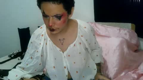 Snapshot of ttransviado chatting on 09-11-25, 08:31 Nique online show from 09-11-25, 08:31