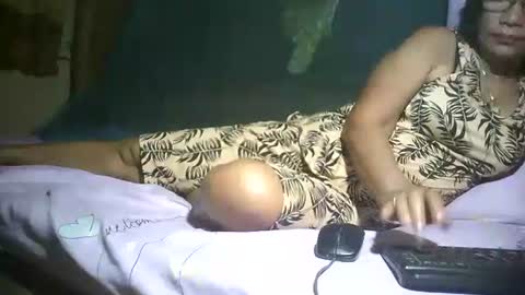 Snapshot of tuchmegently chatting on 01-11-25, 09:15 Mae online show from 01-11-25, 09:15