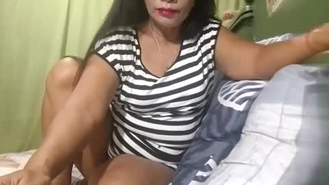 Snapshot of tuchmegently chatting on 10-16-25, 08:54 Mae online show from 10-16-25, 08:54