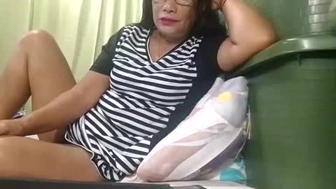 Snapshot of tuchmegently chatting on 10-29-25, 10:44 Mae online show from 10-29-25, 10:44