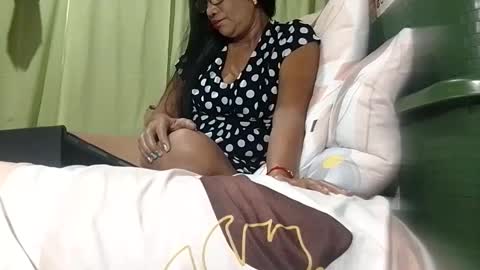 Snapshot of tuchmegently chatting on 11-12-25, 10:09 Mae online show from 11-12-25, 10:09