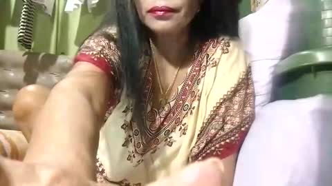 Snapshot of tuchmegently chatting on 11-24-25, 09:14 Mae online show from 11-24-25, 09:14