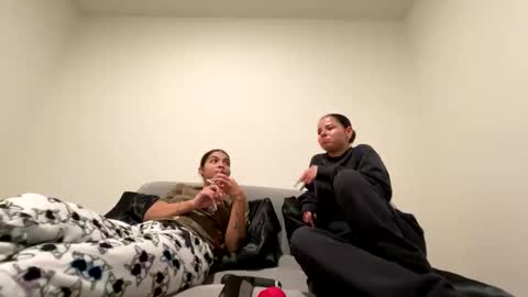 Snapshot of tus_reinas chatting on 01-06-25, 06:58 Tus reinas online show from 01-06-25, 06:58