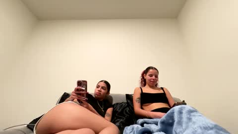 Snapshot of tus_reinas chatting on 01-10-25, 07:04 Tus reinas online show from 01-10-25, 07:04
