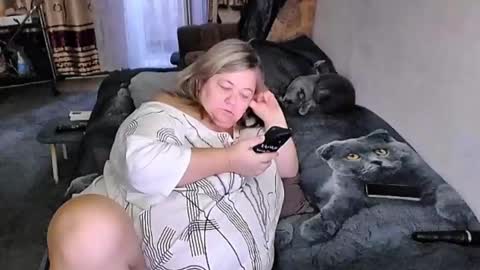 Lana online show from 10-26-25, 09:04