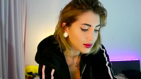 Snapshot of tweety_twist chatting on 10-07-25, 09:50 MayCarrey online show from 10-07-25, 09:50