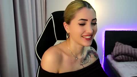 Snapshot of tweety_twist chatting on 02-17-26, 05:59 MayCarrey online show from 02-17-26, 05:59