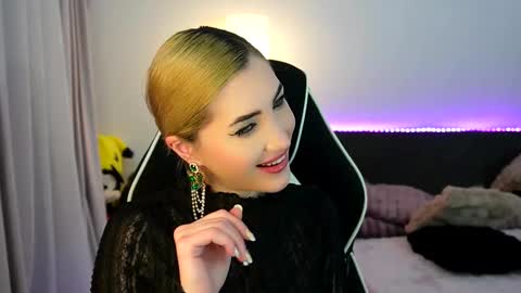 Snapshot of tweety_twist chatting on 02-22-26, 02:13 MayCarrey online show from 02-22-26, 02:13