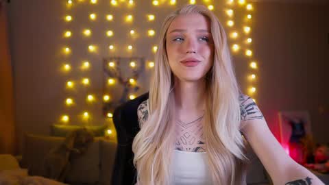 Snapshot of twiinkie_pie chatting on 02-01-25, 05:37 Maria 3 online show from 02-01-25, 05:37