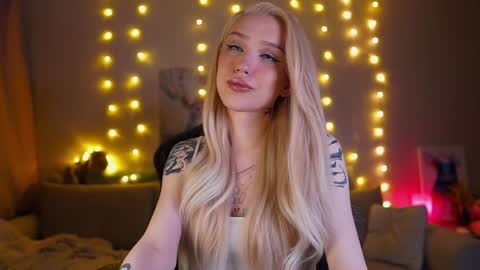 Snapshot of twiinkie_pie chatting on 02-06-25, 04:47 Maria 3 online show from 02-06-25, 04:47