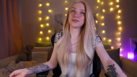 Snapshot of twiinkie_pie chatting on 02-14-25, 06:02 Maria 3 online show from 02-14-25, 06:02