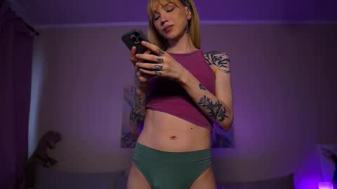 Snapshot of twiinkie_pie chatting on 10-01-25, 04:51 Maria 3 online show from 10-01-25, 04:51