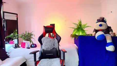 Snapshot of twink_sebas_ chatting on 10-11-25, 07:12 Bad boy sebastian online show from 10-11-25, 07:12