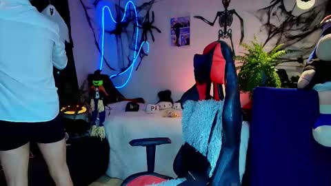 Snapshot of twink_sebas_ chatting on 10-31-25, 06:25 Bad boy sebastian online show from 10-31-25, 06:25