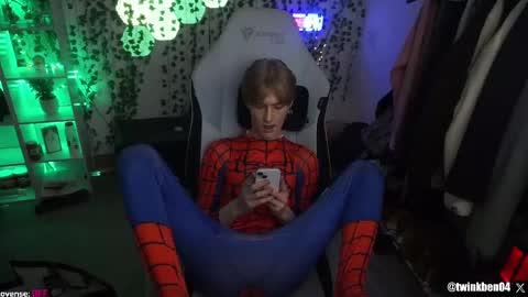 Snapshot of twinkben04 chatting on 02-26-25, 09:58 Ben online show from 02-26-25, 09:58