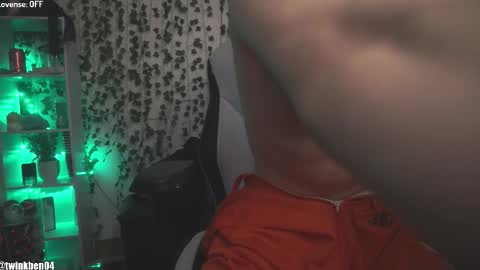 Snapshot of twinkben04 chatting on 11-16-25, 03:34 Ben online show from 11-16-25, 03:34