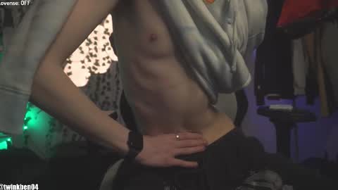 Snapshot of twinkben04 chatting on 12-02-25, 12:49 Ben online show from 12-02-25, 12:49