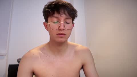 Snapshot of twinkie_19_004 chatting on 01-28-25, 11:17 Santiago online show from 01-28-25, 11:17