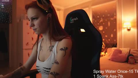 Snapshot of twinkle_fox chatting on 01-09-26, 10:33 Alice online show from 01-09-26, 10:33