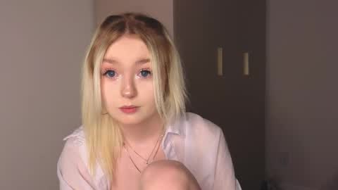 Snapshot of twinklefluff chatting on 01-19-26, 04:33 twinklefluff online show from 01-19-26, 04:33