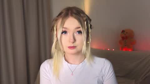 Snapshot of twinklefluff chatting on 02-06-26, 04:10 twinklefluff online show from 02-06-26, 04:10