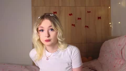 Snapshot of twinklefluff chatting on 02-18-26, 04:14 twinklefluff online show from 02-18-26, 04:14