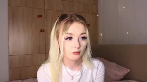 Snapshot of twinklefluff chatting on 02-25-26, 04:05 twinklefluff online show from 02-25-26, 04:05