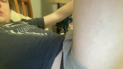 Snapshot of twinkmikexxx12 chatting on 12-14-25, 01:44 mike online show from 12-14-25, 01:44